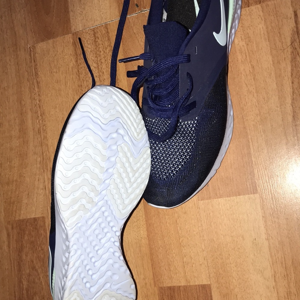 Nikes - Picture 2 of 4